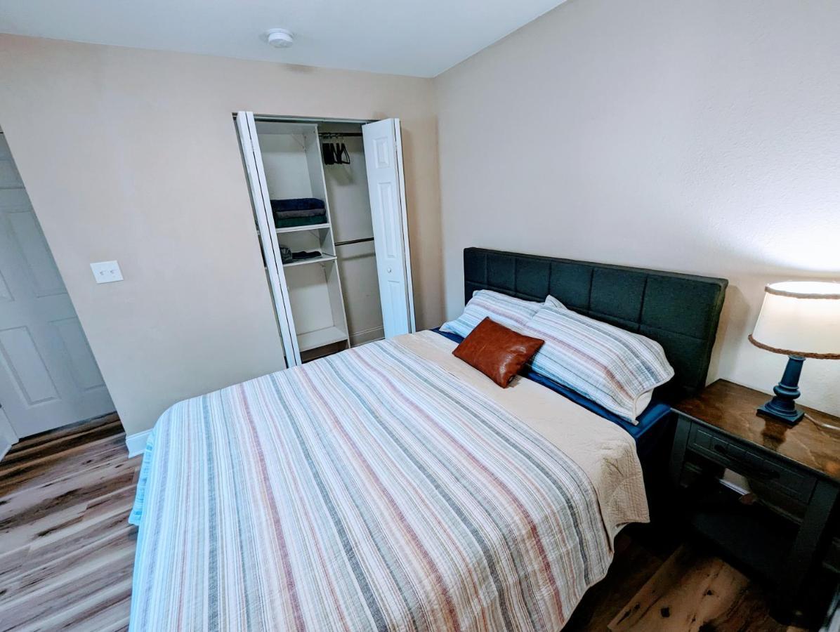 Charming & Cozy Lagoon Retreat - Steps From River - Parking Тітусвілл Екстер'єр фото