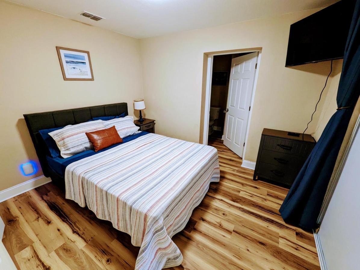 Charming & Cozy Lagoon Retreat - Steps From River - Parking Тітусвілл Екстер'єр фото